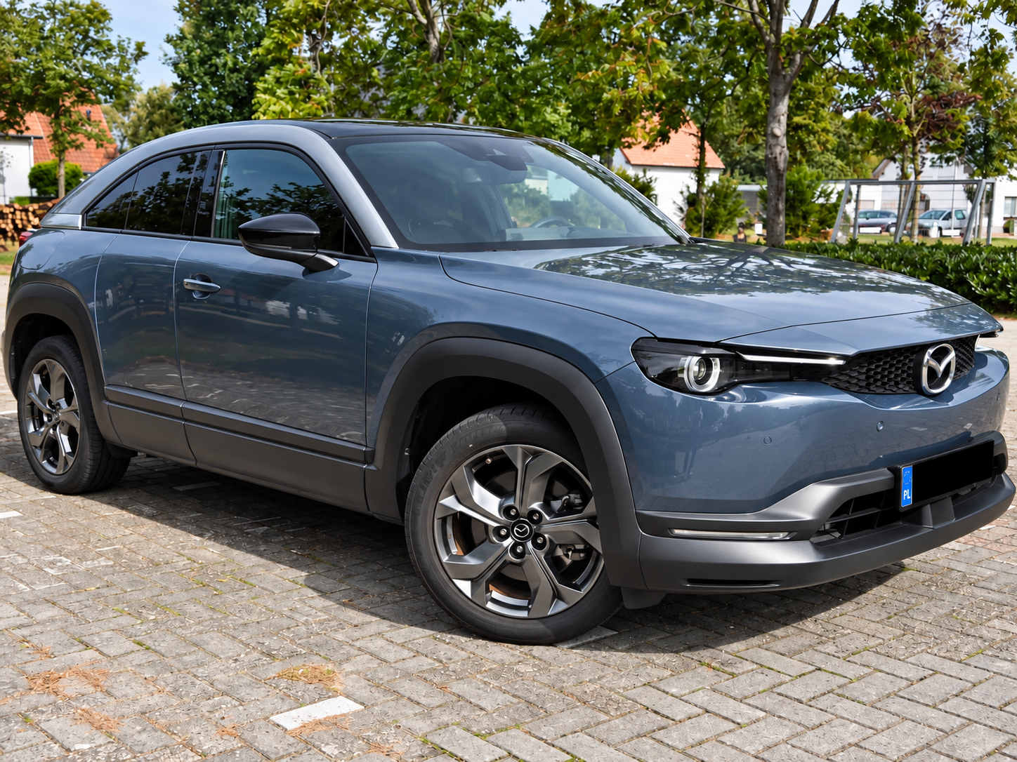 TEST: Mazda MX-30 EV (35,5 kWh) — Elektryczny kompakt z duszą. Czy filozofia „Right-Sizing” i drzwi freestyle usprawiedliwiają zasięg 200 km?